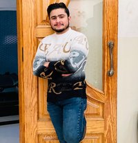 Professor - Acompañantes masculino in Lahore