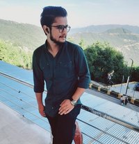 Professor - Acompañantes masculino in Lahore