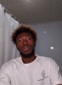 Prosper - Acompañantes masculino in Lagos, Nigeria Photo 4 of 4