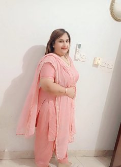 Puja Indian - escort in Muscat Photo 2 of 4