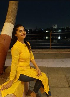 Puja Singh - puta in Pune Photo 6 of 6