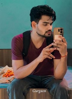 Pulkit Yadav - Acompañantes masculino in New Delhi Photo 1 of 6
