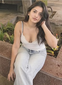 Punam Vip Girls - puta in Ahmedabad Photo 1 of 1