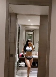 Puru Independent Girl - puta in New Delhi Photo 1 of 3