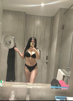 Puru Independent Girl - puta in New Delhi Photo 2 of 3