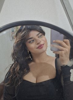 Purvai Joshi - Acompañantes transexual in Pune Photo 1 of 6