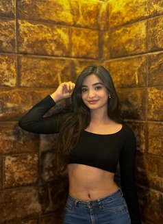 Purvi - escort in Mumbai Photo 1 of 5