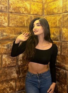 Purvi - escort in Mumbai Photo 3 of 5