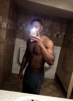 pussy eating + ass eating WOMEN ONLY - Male escort in Kampala Photo 2 of 3