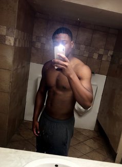 pussy eating + ass eating WOMEN ONLY - Male escort in Kampala Photo 3 of 3