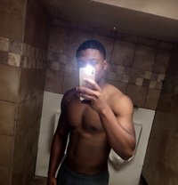 pussy eating + ass eating WOMEN ONLY - Male escort in Kampala