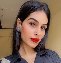 Roma’s - Acompañantes transexual in Pune