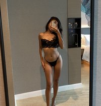 Petite Putri - puta in Hong Kong