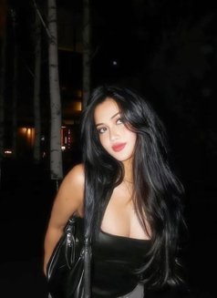 Putri - escort in Singapore Photo 2 of 10