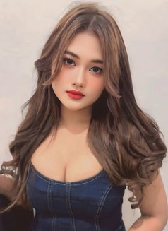 Putri - escort in Singapore Photo 4 of 10