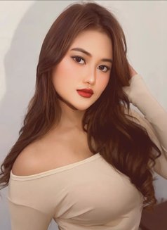 Putri - escort in Singapore Photo 6 of 10