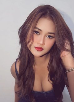 Putri - escort in Singapore Photo 9 of 10