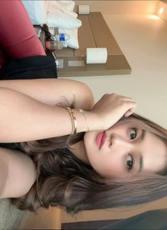 Putri - escort in Singapore Photo 13 of 14