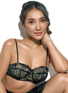 Putri - escort in London Photo 1 of 10