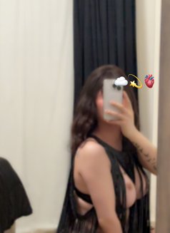 Qamar - Transsexual escort in Beirut Photo 12 of 12