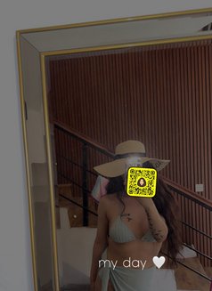 Qamar - Transsexual escort in Beirut Photo 2 of 5
