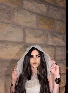 Qamar - Transsexual escort in Riyadh Photo 9 of 16