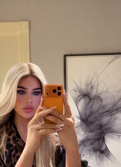 Qamar xxl - Transsexual escort in Riyadh Photo 26 of 27