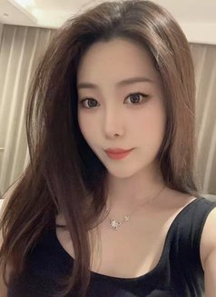 Qiqi - escort in Beijing Photo 3 of 5