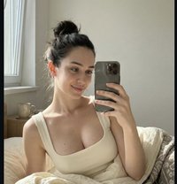 Qiren - escort in Jakarta Photo 1 of 4