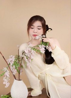 Quỳnh Nga - escort in Hanoi Photo 2 of 7