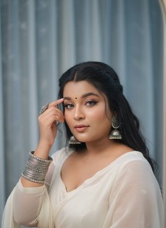 Quamat - escort in Lucknow Photo 3 of 9