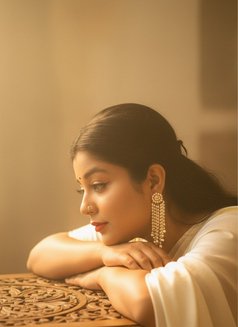 Quamat - escort in Lucknow Photo 4 of 9