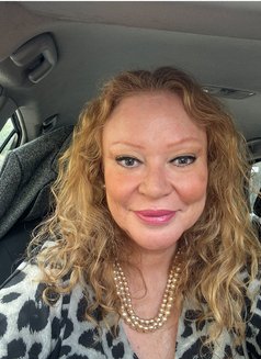 Queen 90 - masseuse in London Photo 1 of 14