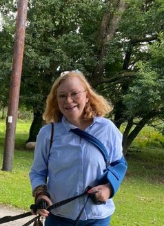 Queen 90 - masseuse in London Photo 2 of 14