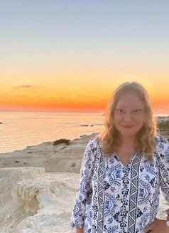 Queen 90 - masseuse in London Photo 5 of 14