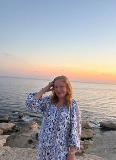 Queen 90 - masseuse in London Photo 6 of 14