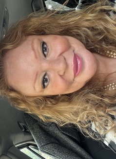 Queen 90 - masseuse in London Photo 11 of 14