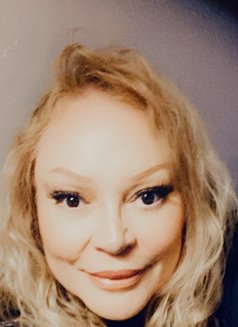 Queen 90 - masseuse in London Photo 13 of 14