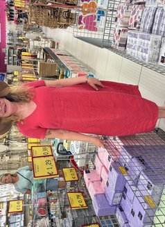 Queen 90 - masseuse in London Photo 14 of 14