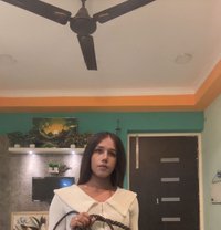 Queen Aahat - Transsexual escort in New Delhi