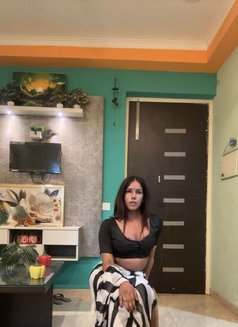 Queen Aahat - Transsexual escort in New Delhi Photo 2 of 4