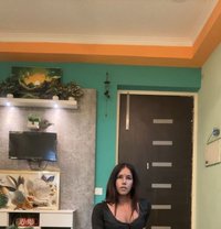 Queen Aahat - Transsexual escort in New Delhi