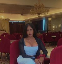 Queen Aahat - Transsexual escort in Noida