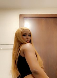 Queen Aliyah - puta in Dubai Photo 2 of 4