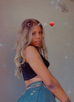 Queen Anabel - Transsexual dominatrix in Abuja Photo 3 of 15