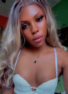 Queen Anabel - Transsexual dominatrix in Abuja Photo 14 of 15