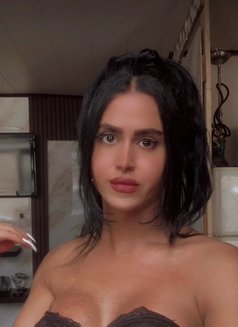 queen annabelle - Transsexual escort in Beirut Photo 25 of 30