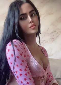 queen annabelle - Transsexual escort in Beirut Photo 30 of 30