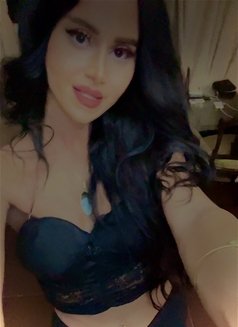 queen annabelle - Transsexual escort in Beirut Photo 27 of 29