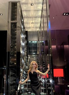 The Queen is available to serve you - Transsexual escort in Dubai Photo 25 of 30
